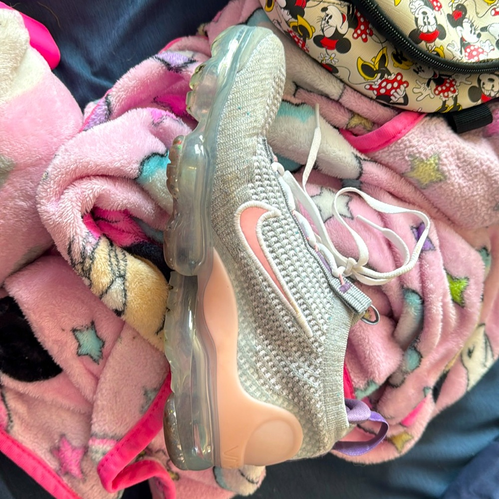 Nike air max size 6.5 in big kids. Gently used.